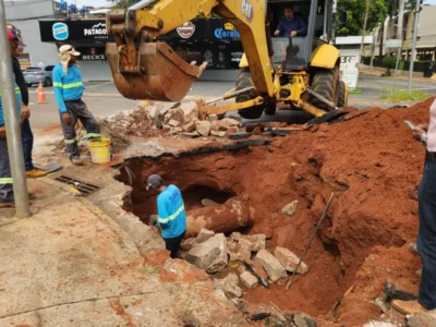 Obra interdita trecho da Rua Joaquim Murtinho no Centro