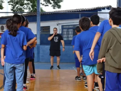 Pais quebram padrão e se tornam presença ativa na rotina dos filhos