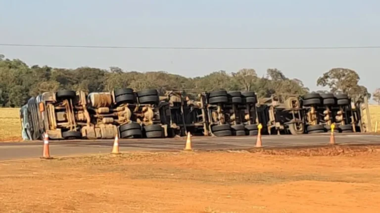BR-436 bloqueada: vazamento de etanol interdita rodovia até quinta